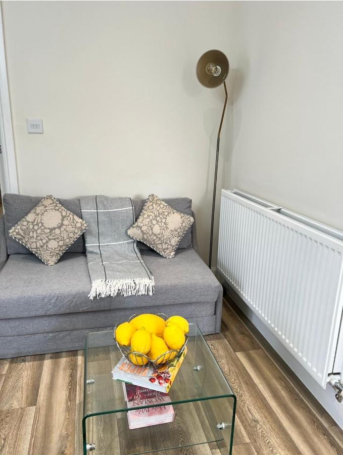 Cosy Double Room With Private Bathroom Homestay Caldecote Exteriér fotografie